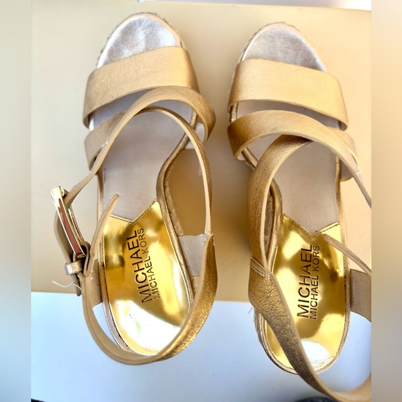 NIB Michael Kors 6.5 Giovanna metallic Gold leather wedge platform sandal - Picture 6 of 12